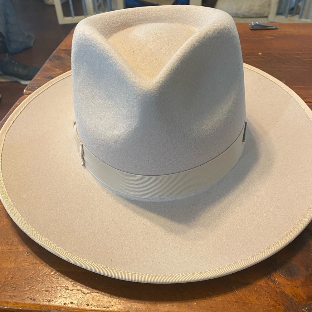 Gigi Pip, Monroe Rancher, Ivory, Brand New